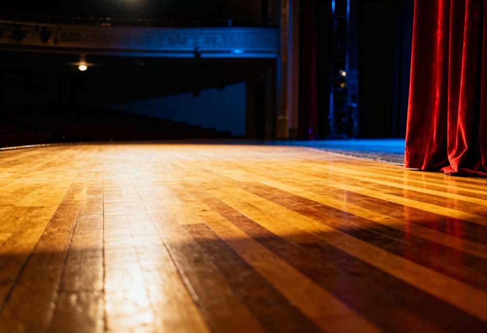 Magiczne Święta z Pisklęciem: Wigilijne Tradycje na Scenie!